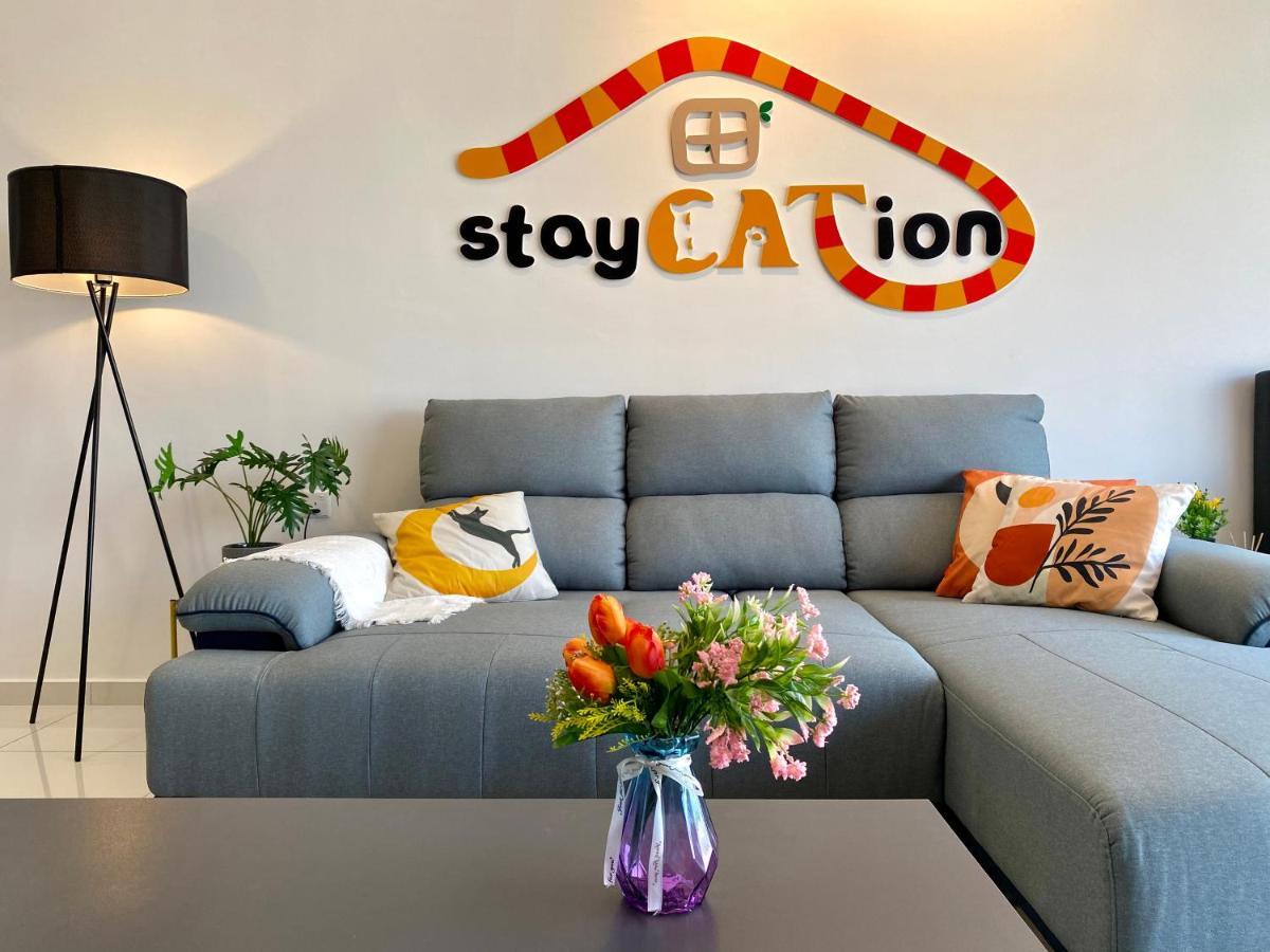 Beacon Executive Suite By Staycation Homestay George Town Exterior foto